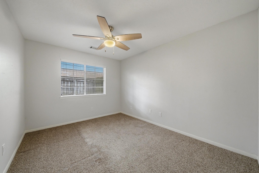 2004 Landing Boulevard - Photo 27