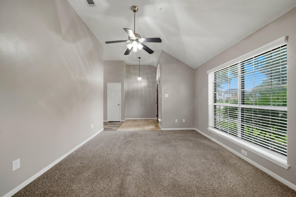 2004 Landing Boulevard - Photo 11