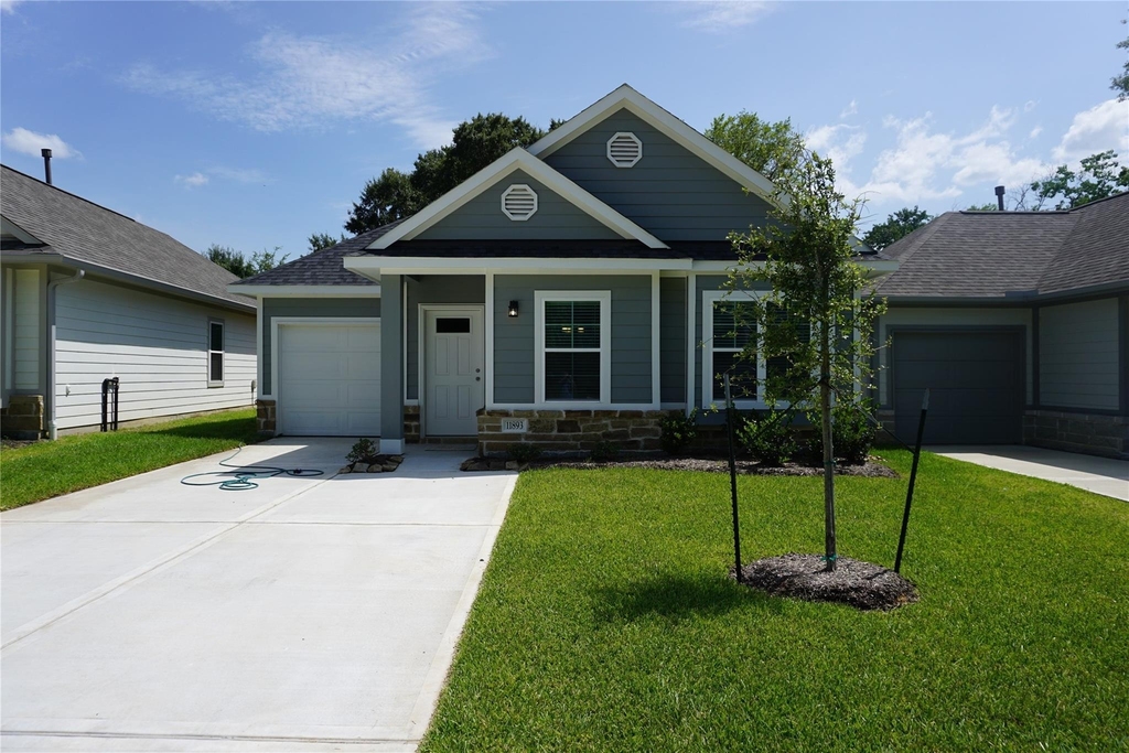 11893 East Gate Drive - Photo 0