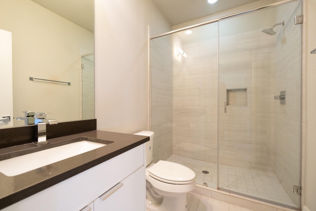 1613 Wheeler Street - Photo 2