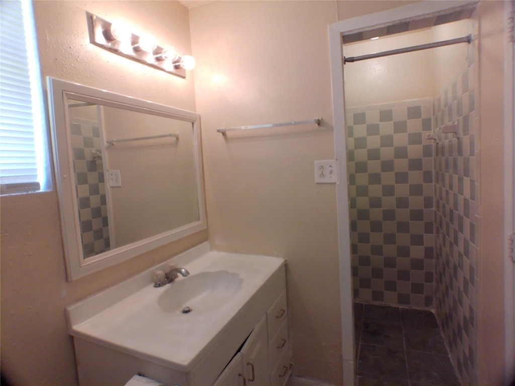 1301 Glenmore Drive - Photo 19