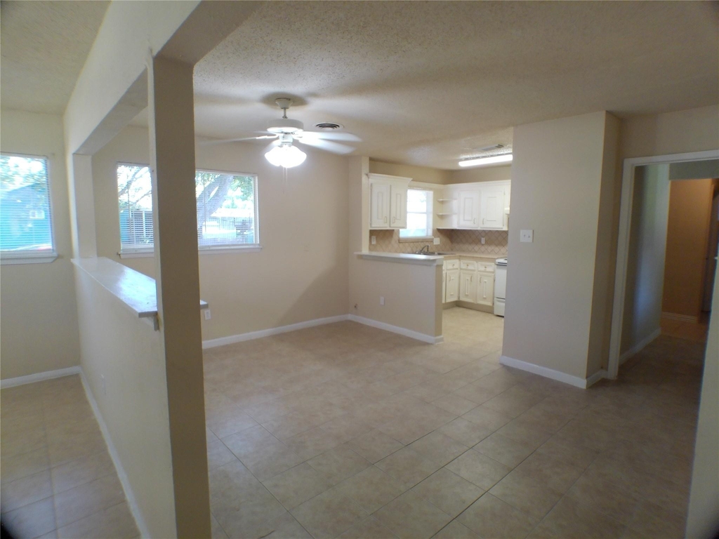 1301 Glenmore Drive - Photo 9