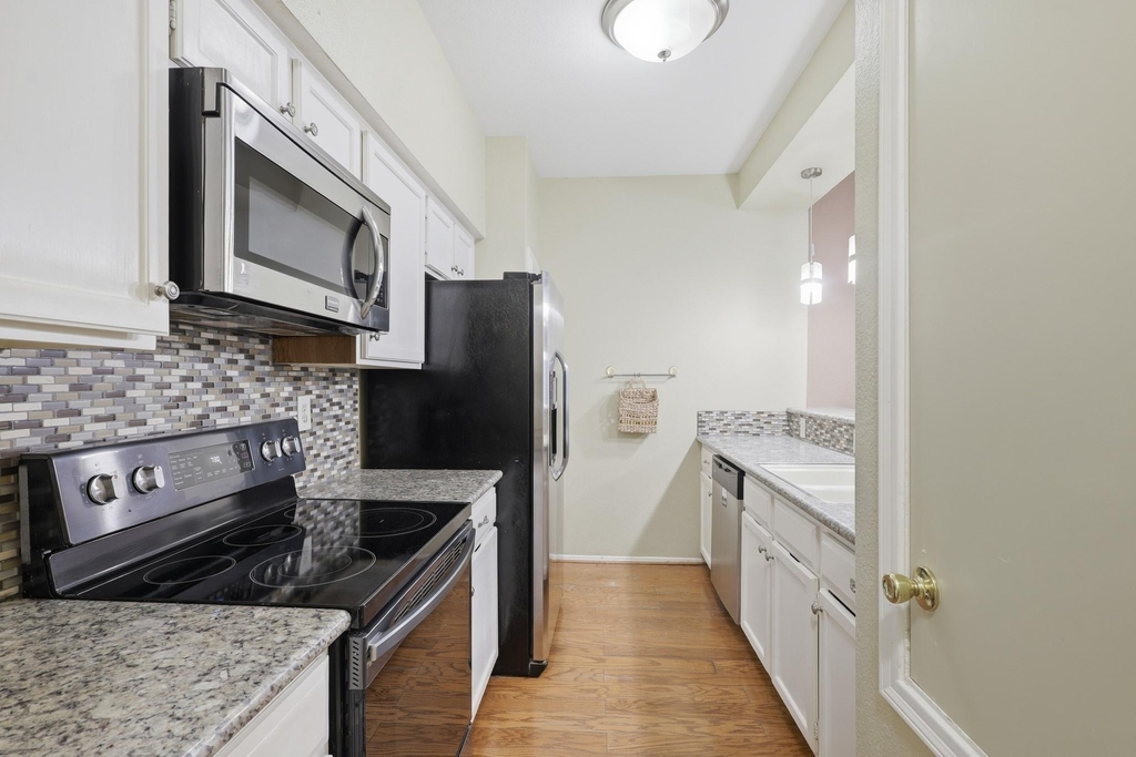 506 Wilcrest Drive - Photo 5