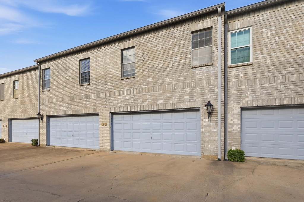 506 Wilcrest Drive - Photo 1