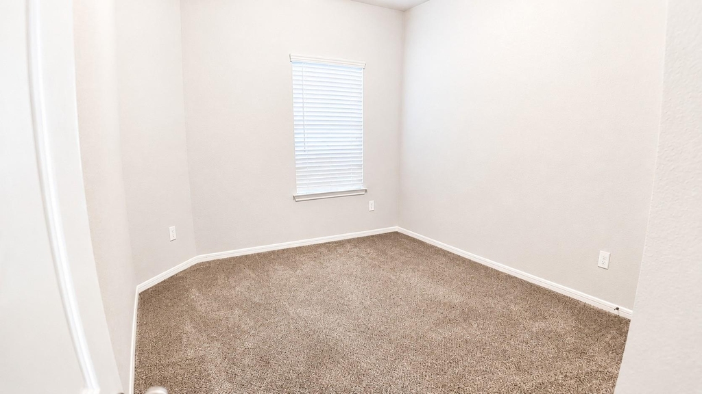 124 Camelot Place Court - Photo 18