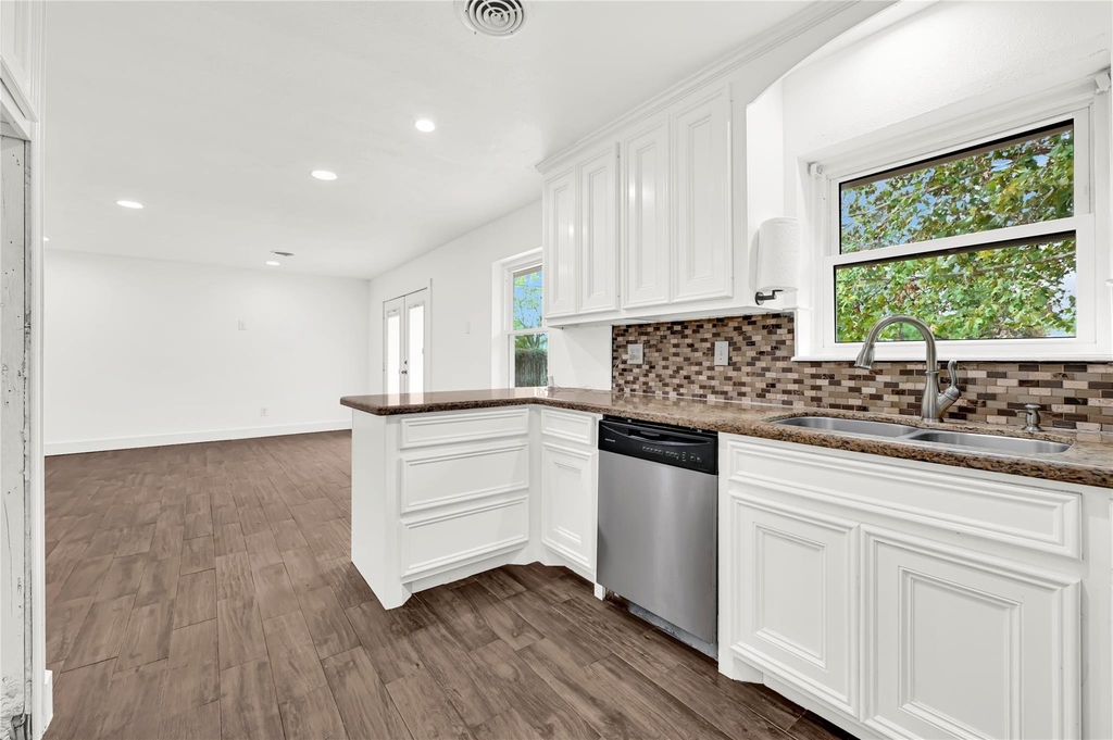 470 Beresford Street - Photo 3