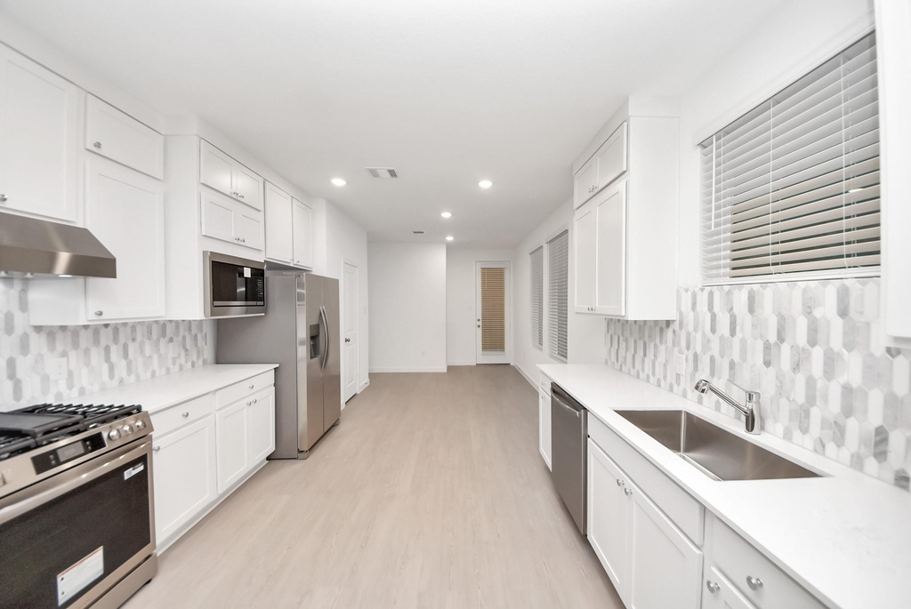 904 Capracotta Drive - Photo 2