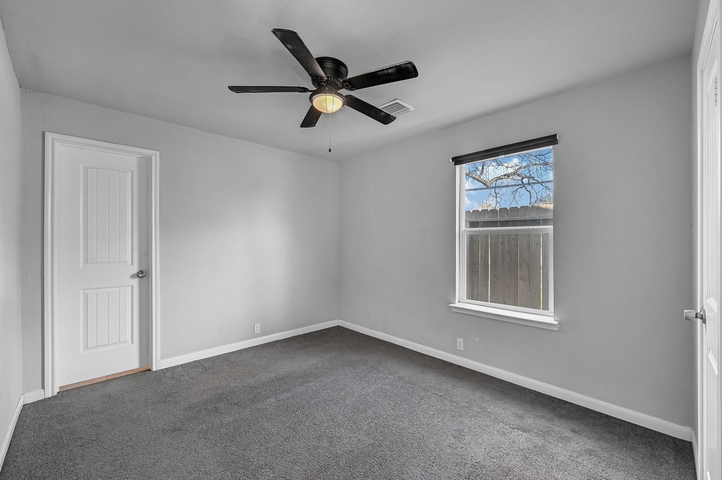 6705 Sherwood Drive - Photo 5
