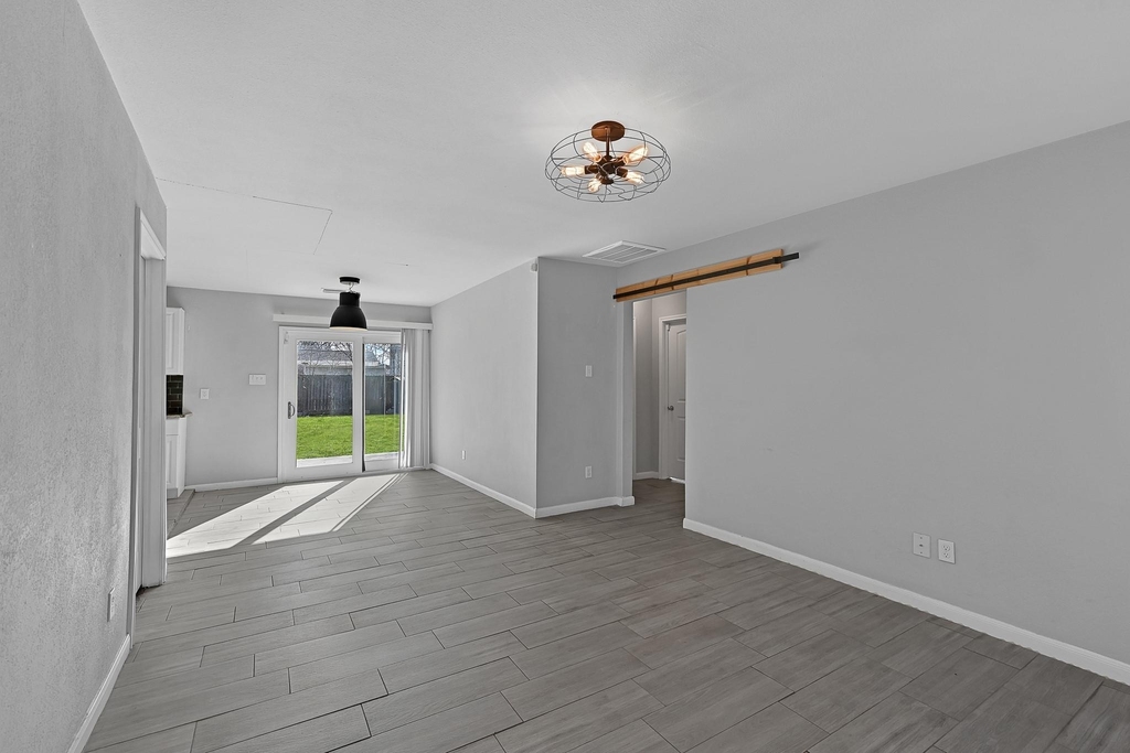 6705 Sherwood Drive - Photo 3