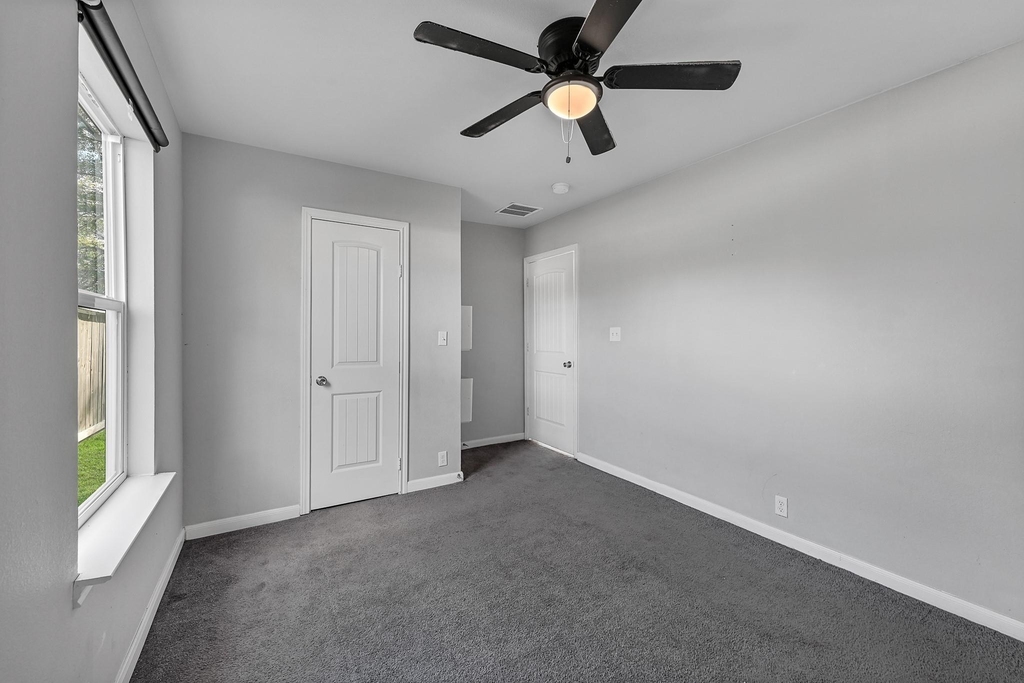 6705 Sherwood Drive - Photo 4
