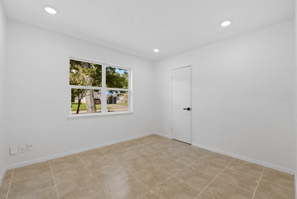9930 Valley Lake Drive - Photo 8
