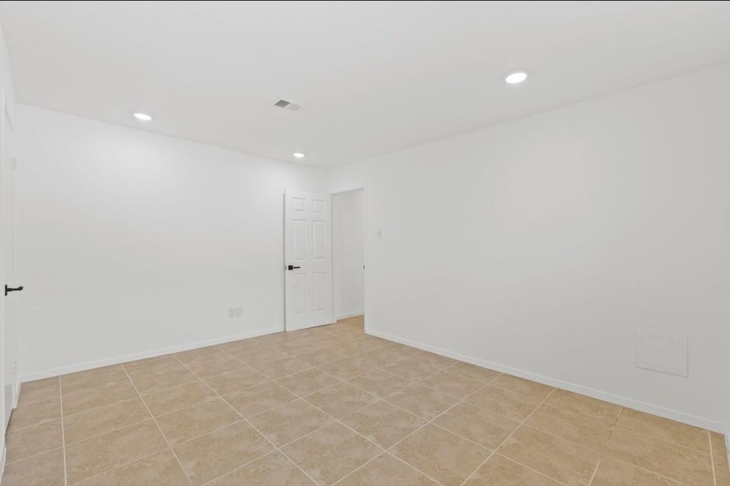 9930 Valley Lake Drive - Photo 6
