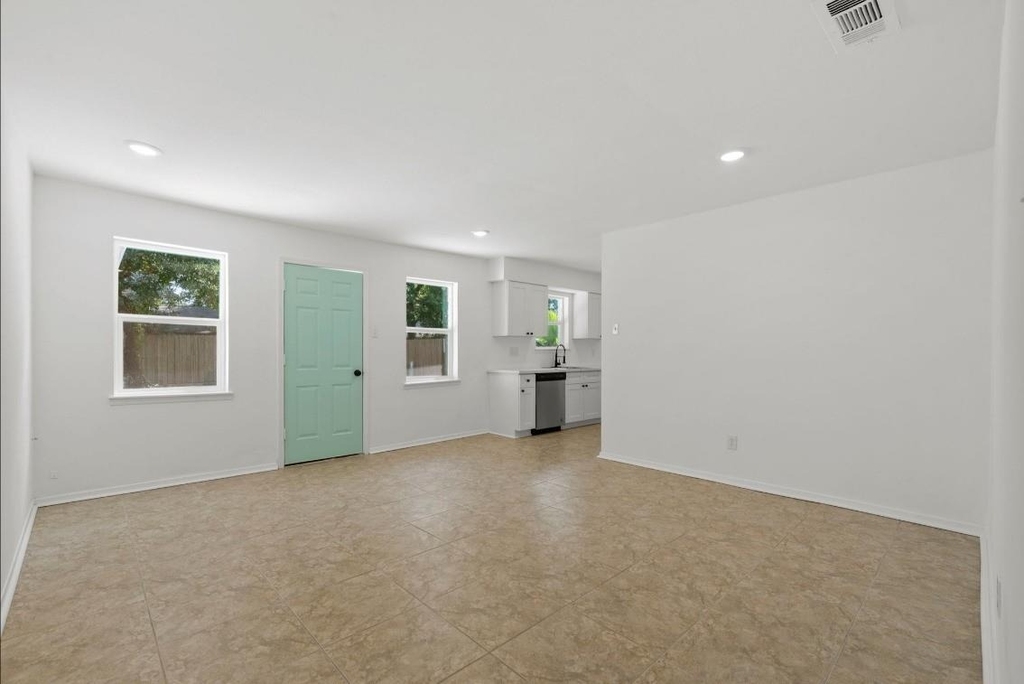 9930 Valley Lake Drive - Photo 4