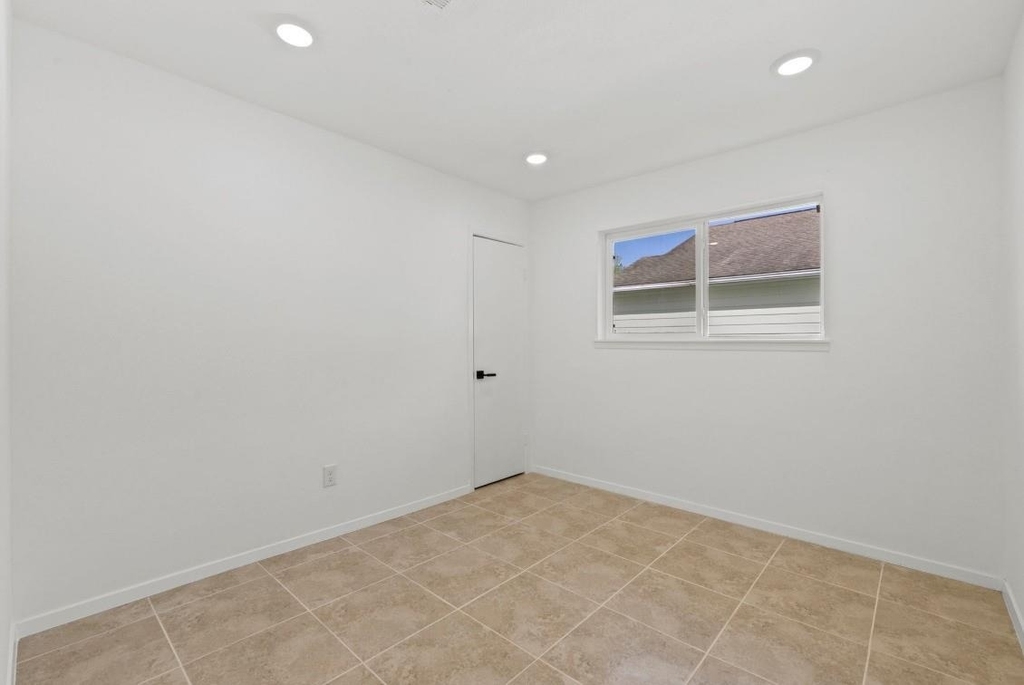 9930 Valley Lake Drive - Photo 9