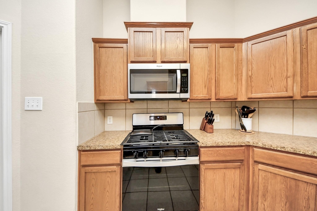 1922 Makenna Lane - Photo 11
