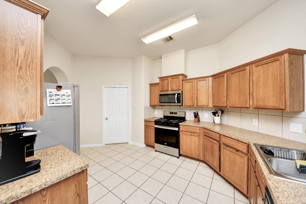 1922 Makenna Lane - Photo 9