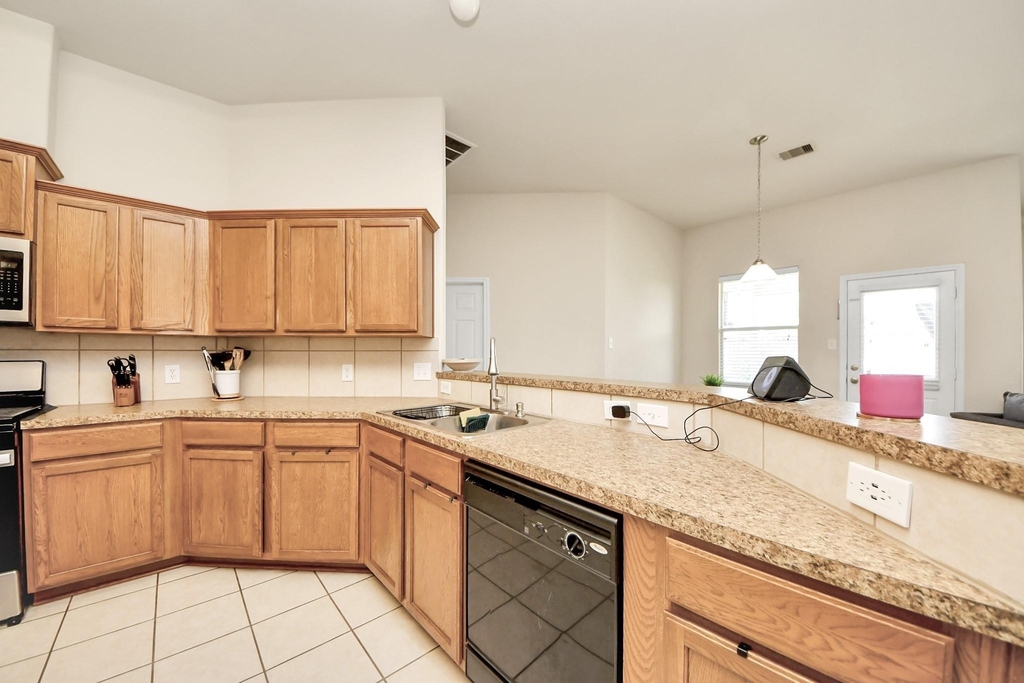 1922 Makenna Lane - Photo 10