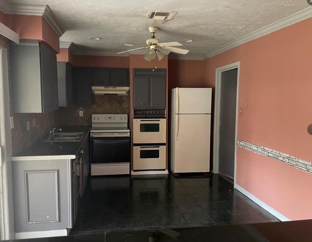 10751 Corona Lane - Photo 0
