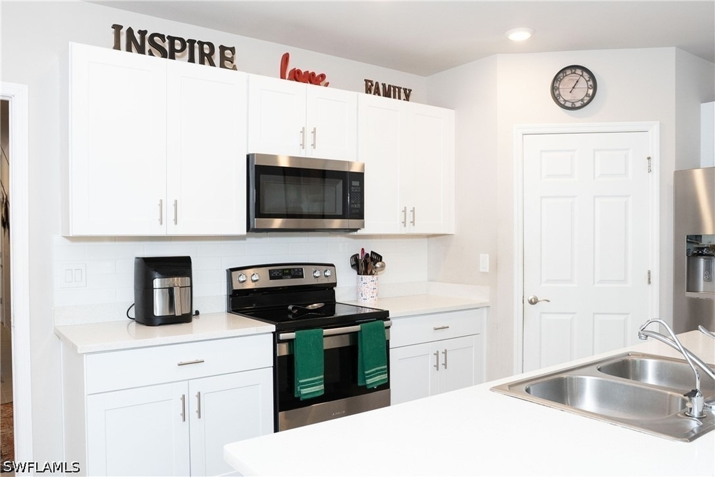 5190 42nd Street Ne - Photo 9