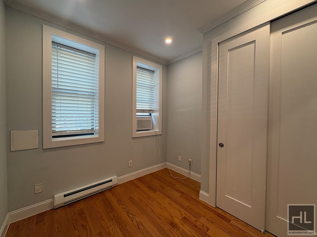 East 80th Street - Photo 3