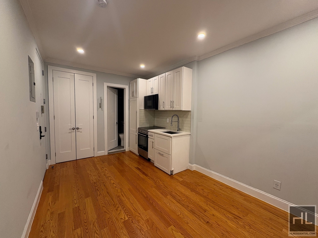 East 80th Street - Photo 1