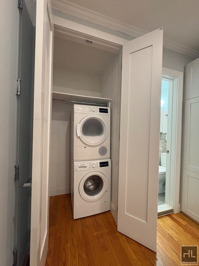East 80th Street - Photo 6