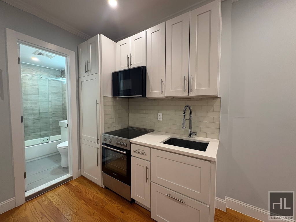 East 80th Street - Photo 2