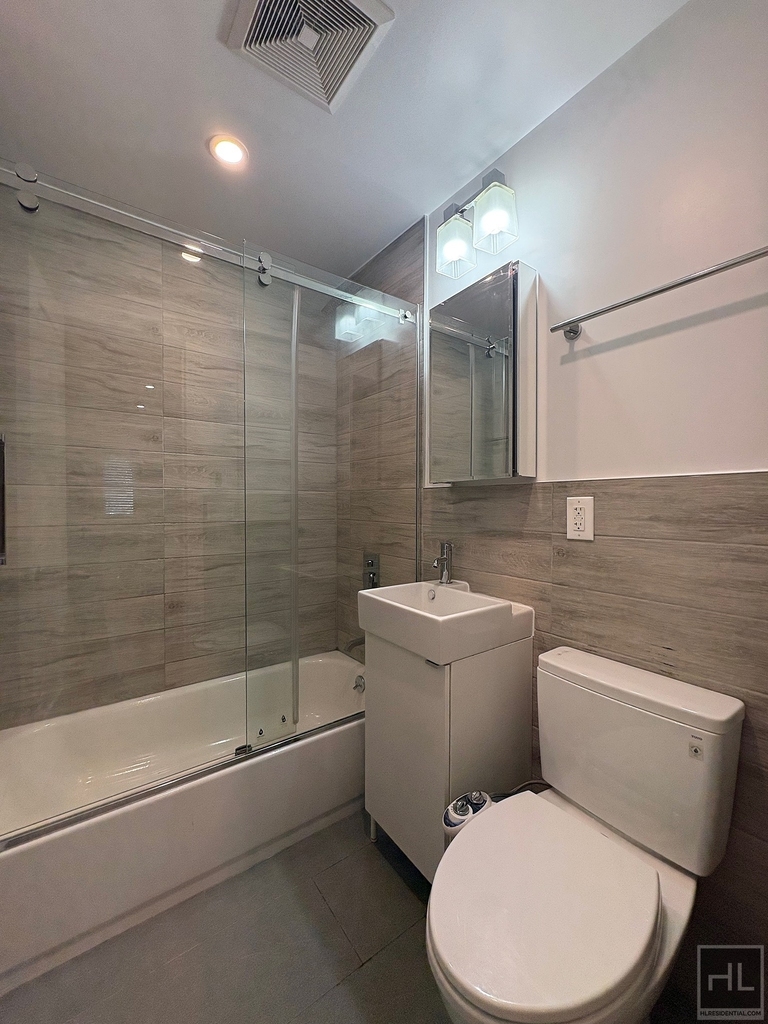 East 80th Street - Photo 5
