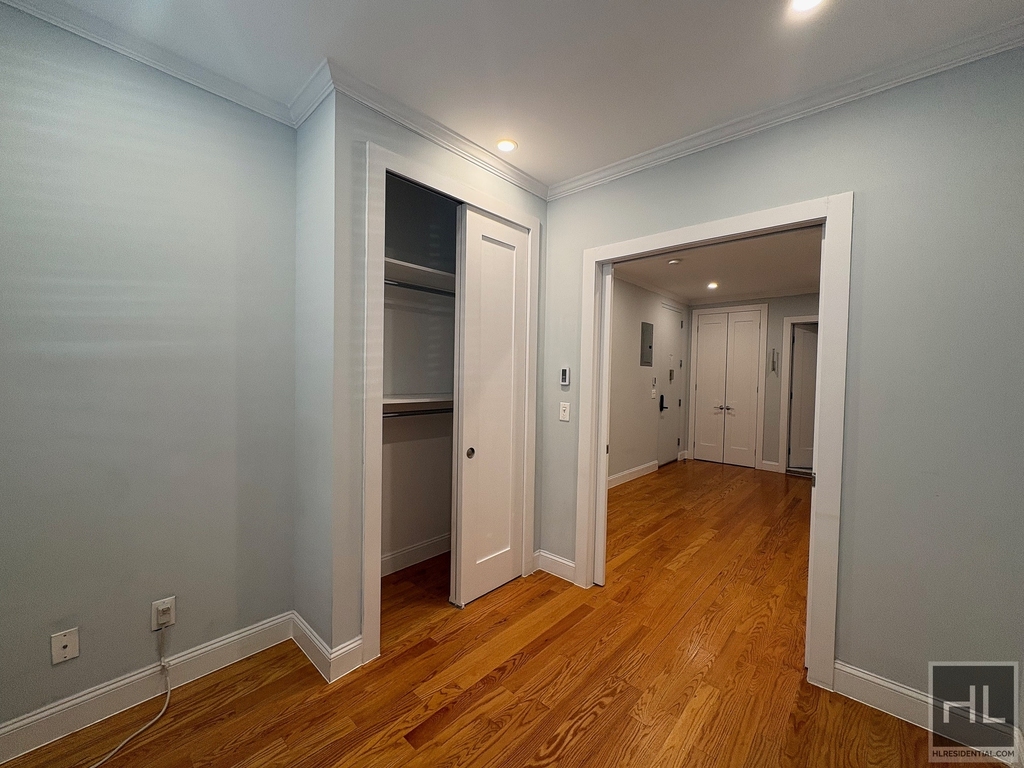 East 80th Street - Photo 4
