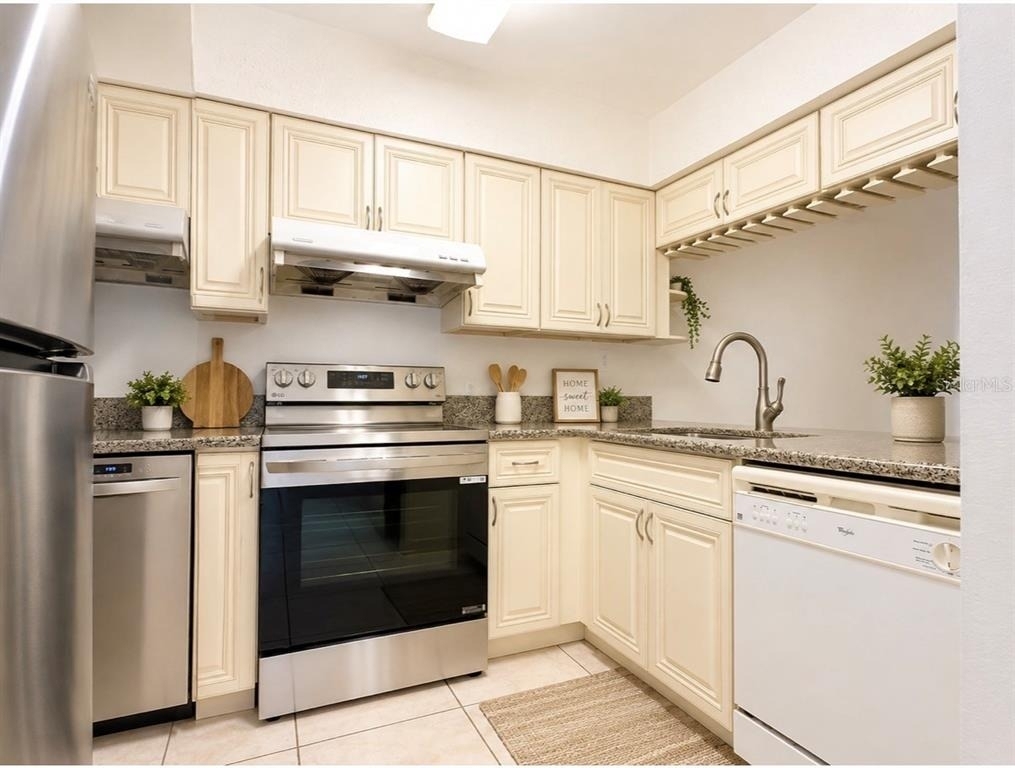 123 Scottsdale Square - Photo 2