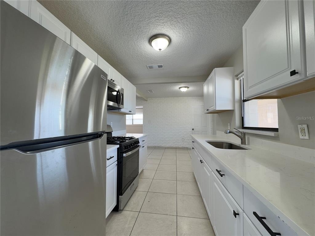 1219 Browning Avenue - Photo 2