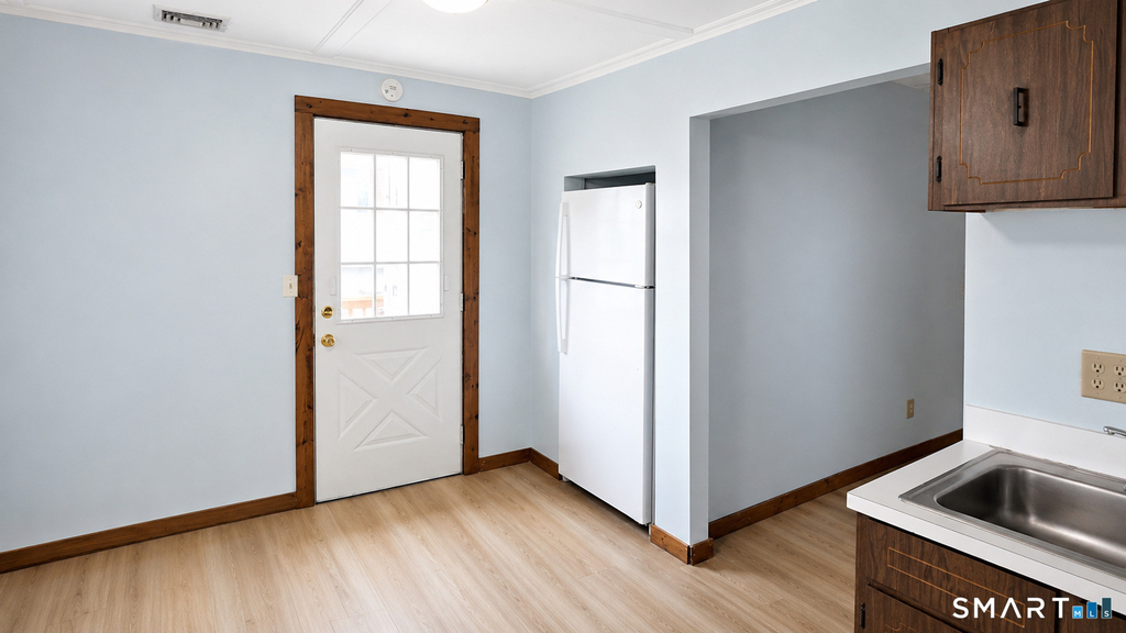 708 Howe Avenue - Photo 2