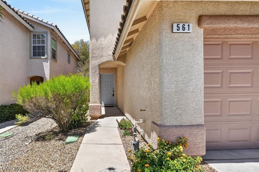 561 Aspen Leaf Street - Photo 4
