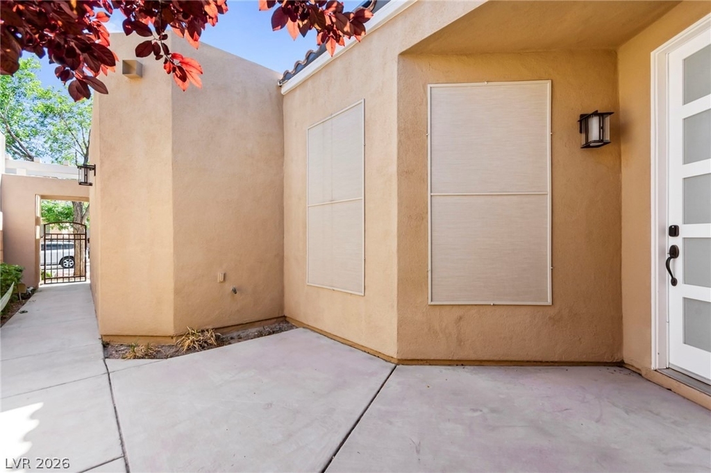 174 Twin Towers Avenue - Photo 4