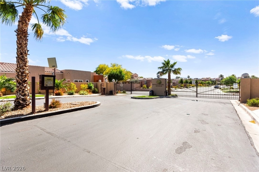 174 Twin Towers Avenue - Photo 26