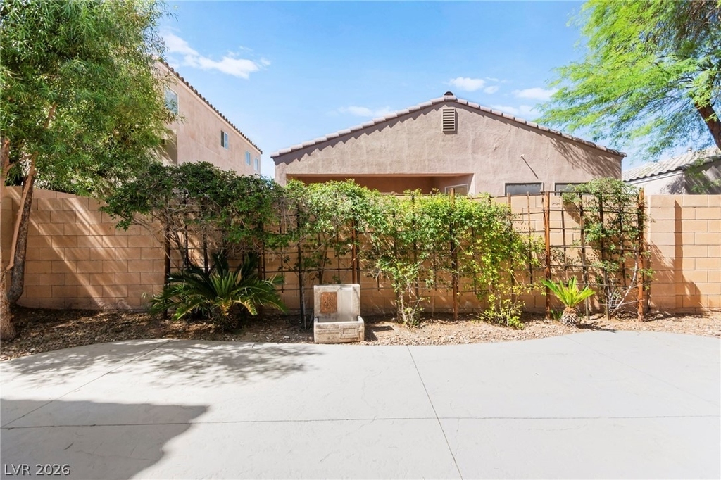 174 Twin Towers Avenue - Photo 20