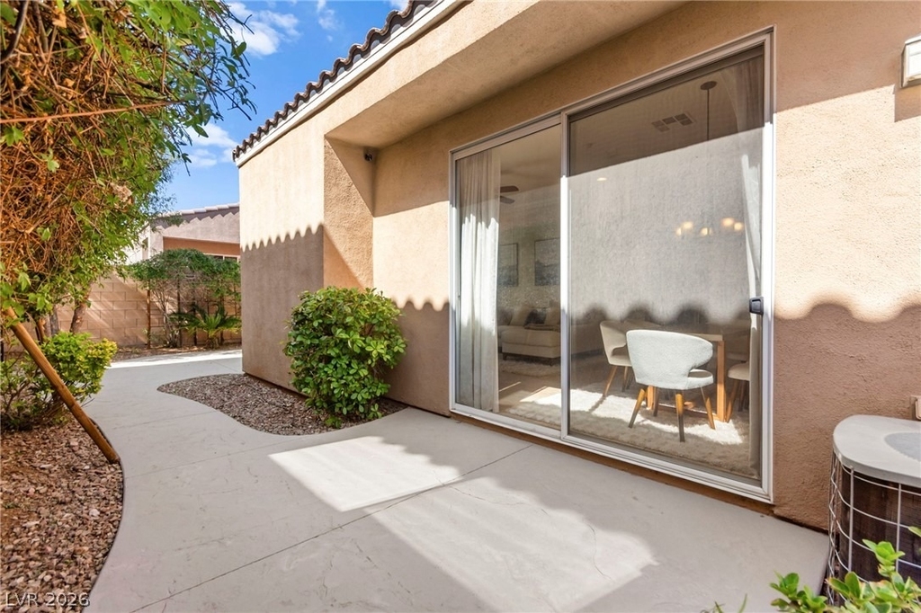 174 Twin Towers Avenue - Photo 24