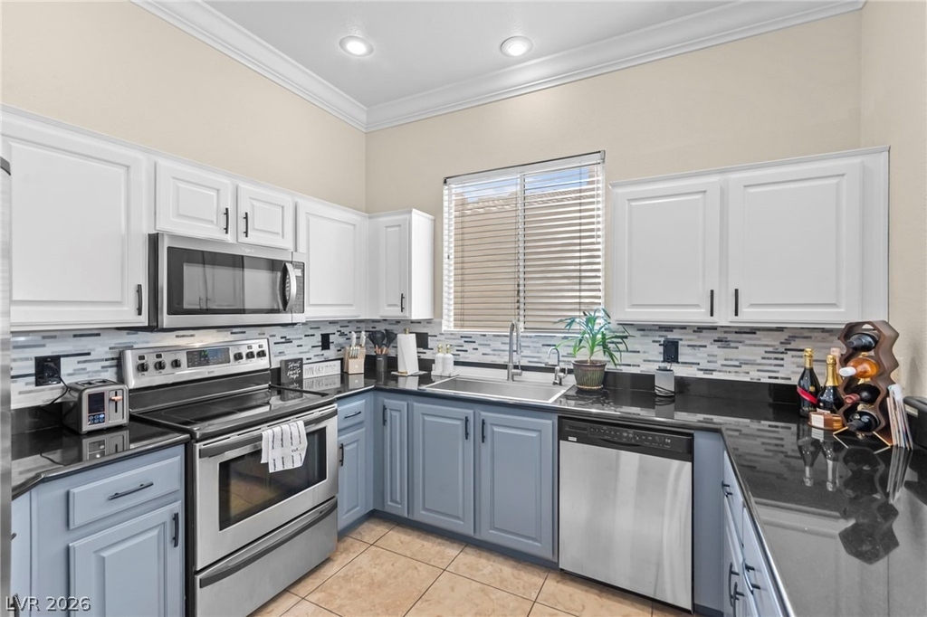 174 Twin Towers Avenue - Photo 16