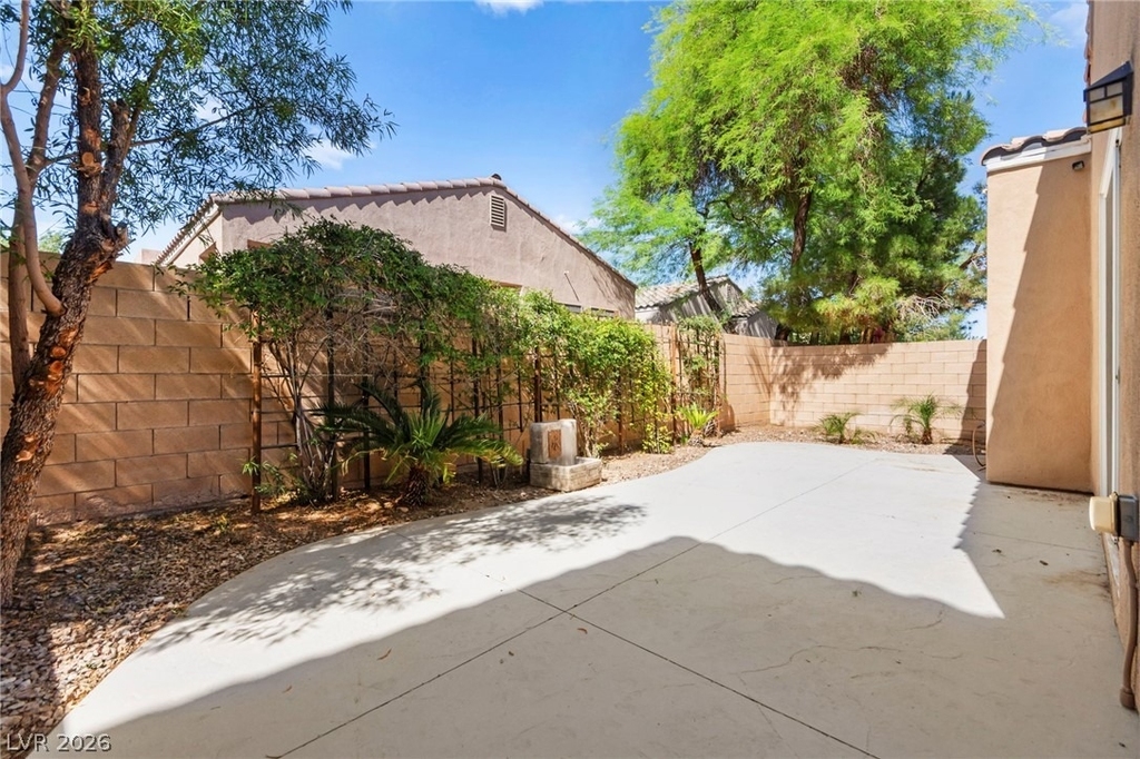 174 Twin Towers Avenue - Photo 21