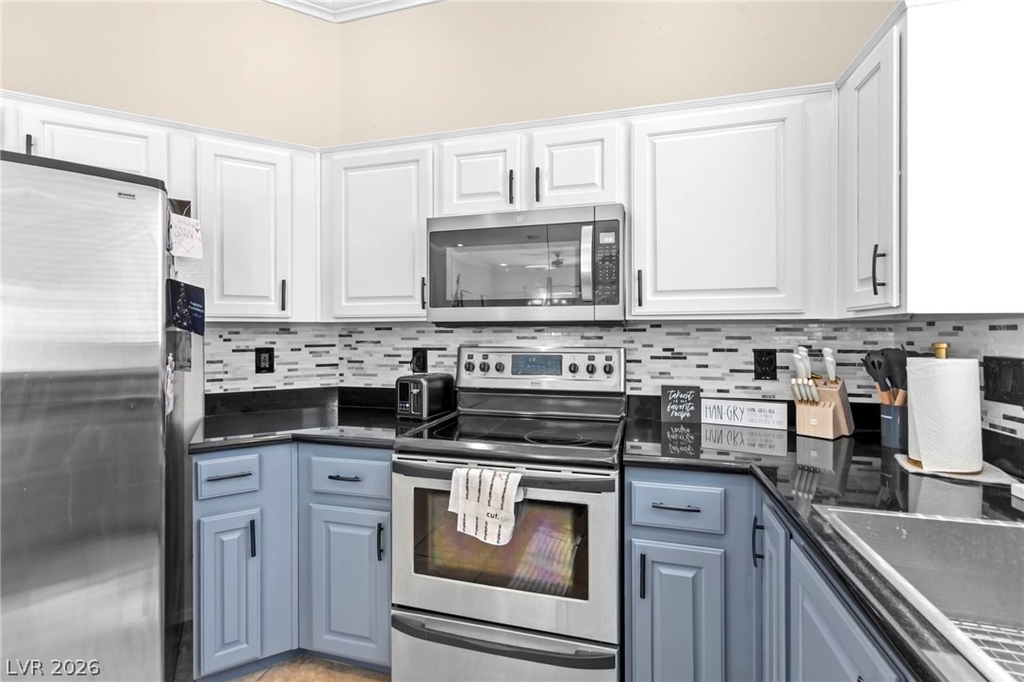 174 Twin Towers Avenue - Photo 17