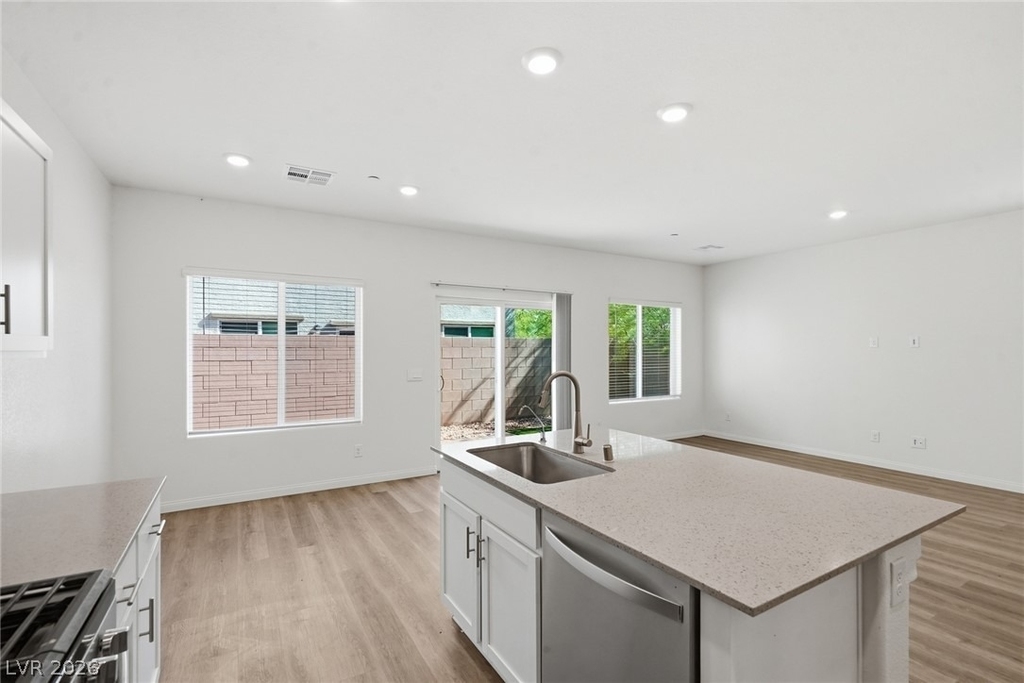 4706 Turquoise Cliffs Avenue - Photo 9