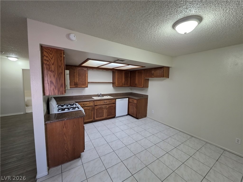 6671 W Tropicana Avenue - Photo 33