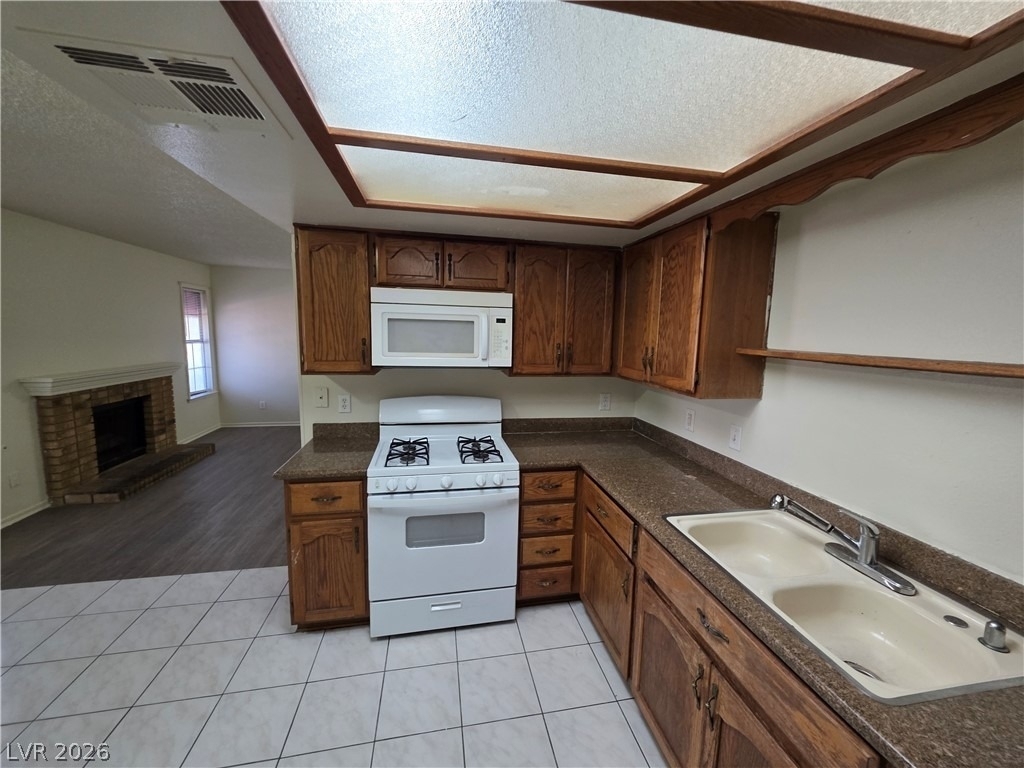 6671 W Tropicana Avenue - Photo 36