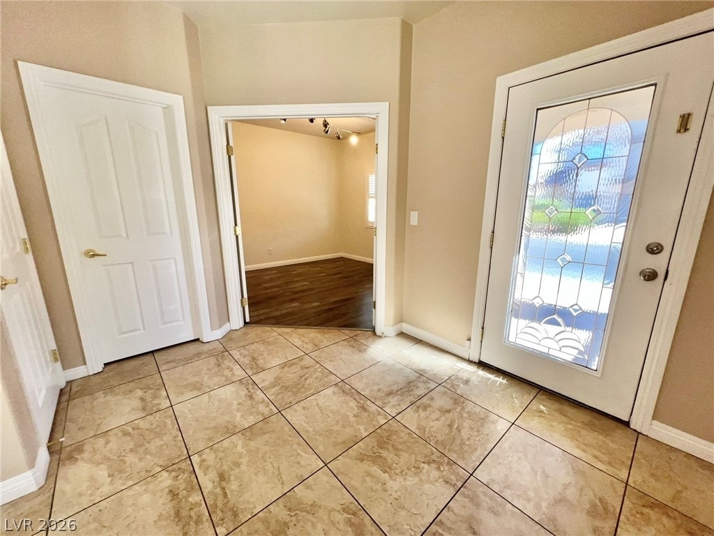 5014 Tunnel Falls Drive - Photo 3
