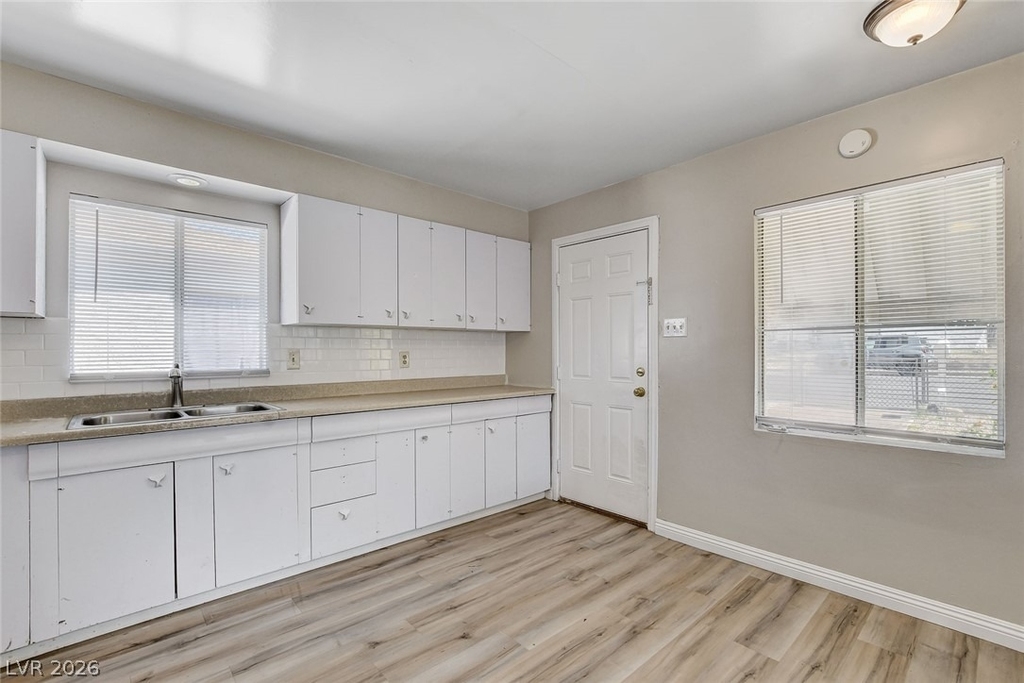 214 W Victory Road - Photo 6