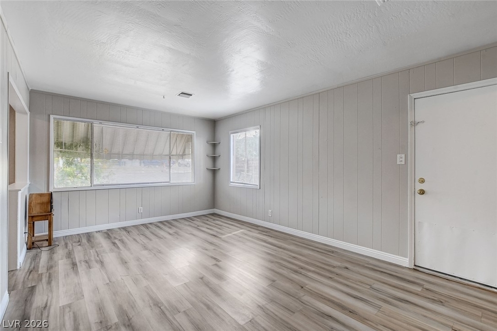 214 W Victory Road - Photo 8