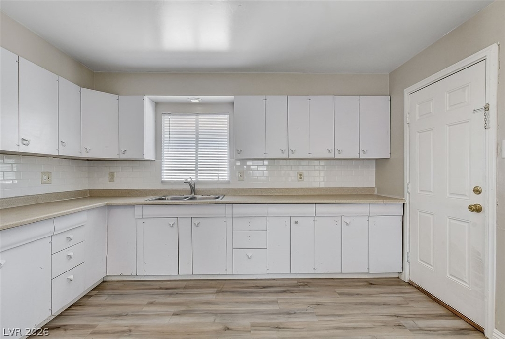 214 W Victory Road - Photo 5
