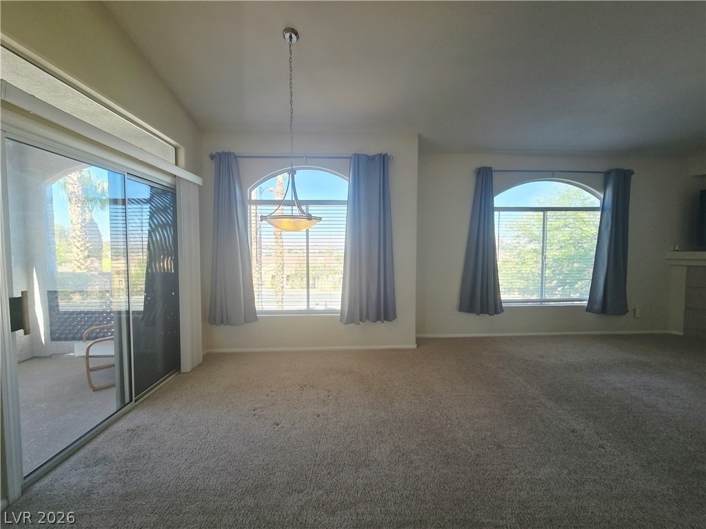 700 W Carnegie Street - Photo 2