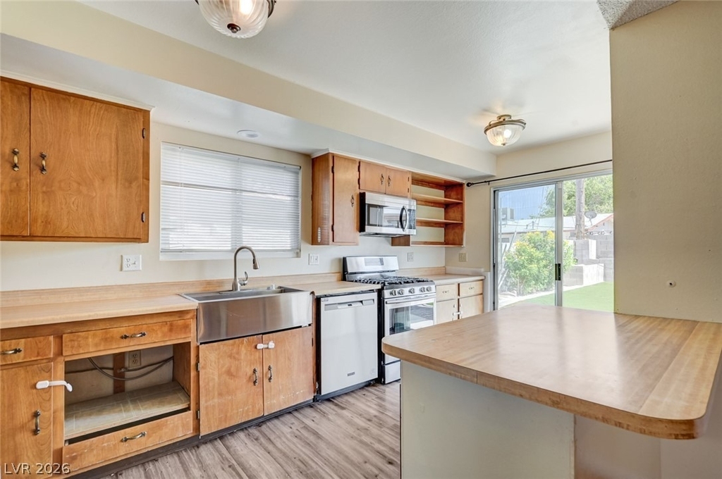 3917 W Oakey Boulevard - Photo 7