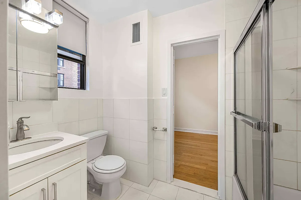  East 63rd Street - Photo 2